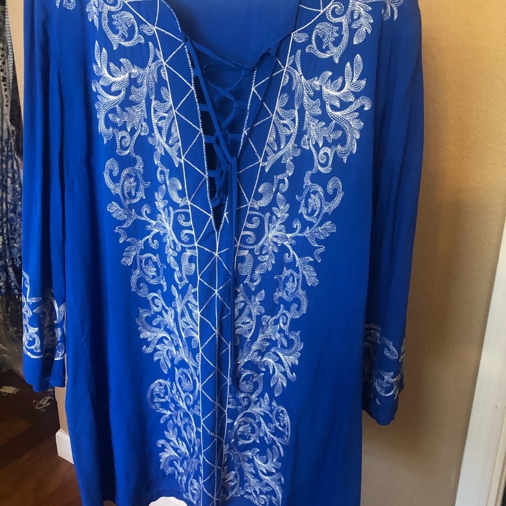 Dynamic blue summer top